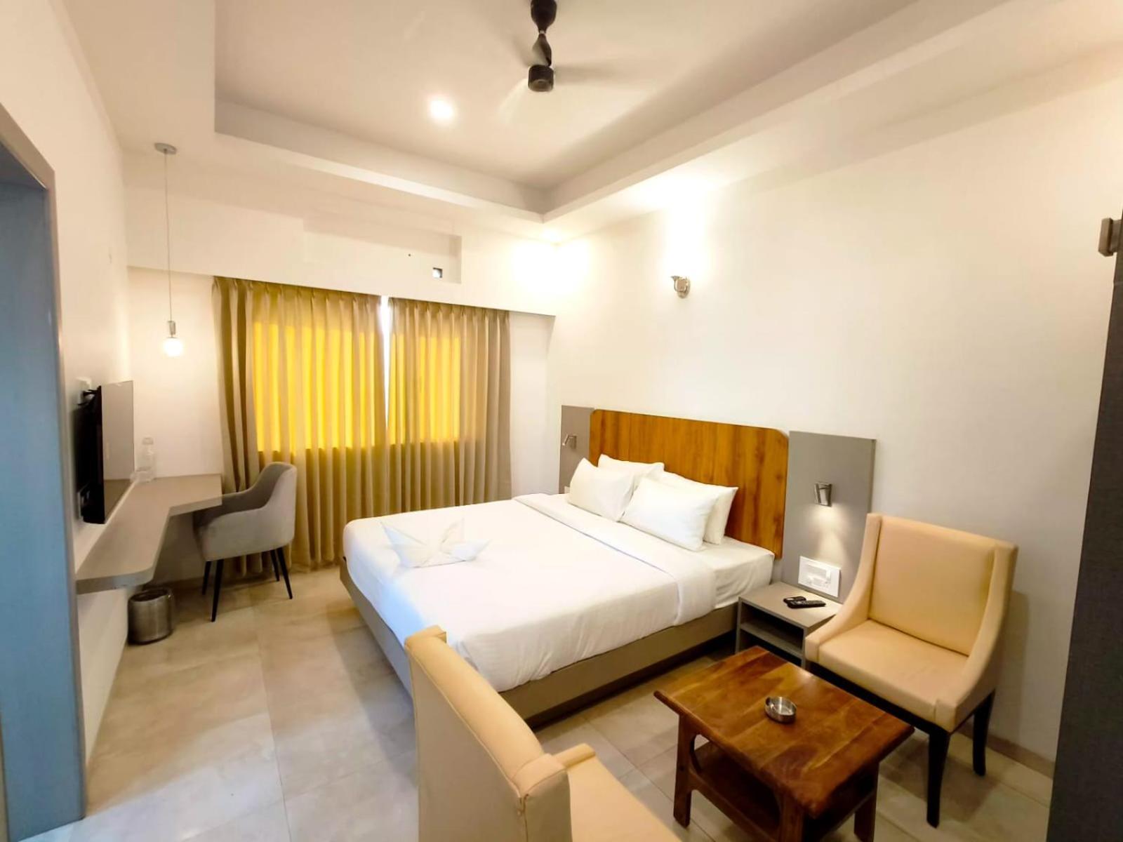 Hotel Gsr Tumkur Ngoại thất bức ảnh