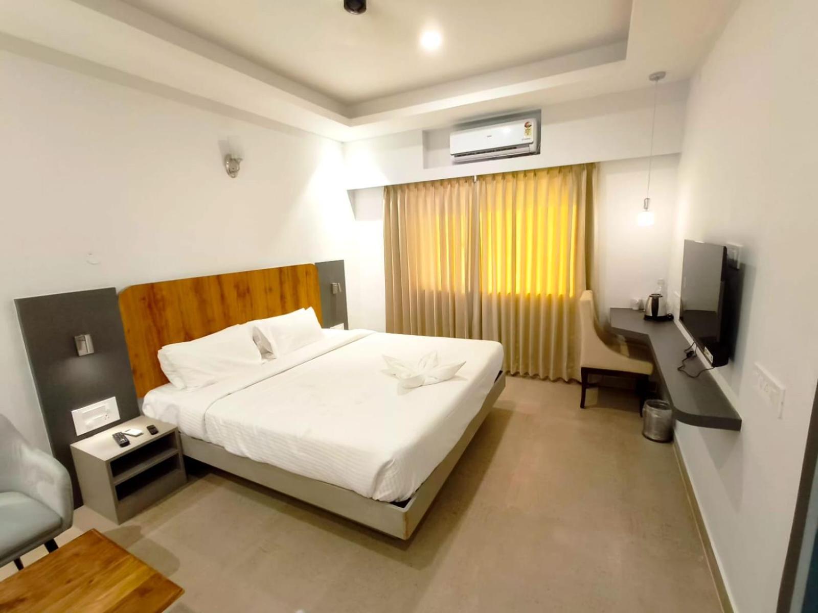 Hotel Gsr Tumkur Ngoại thất bức ảnh
