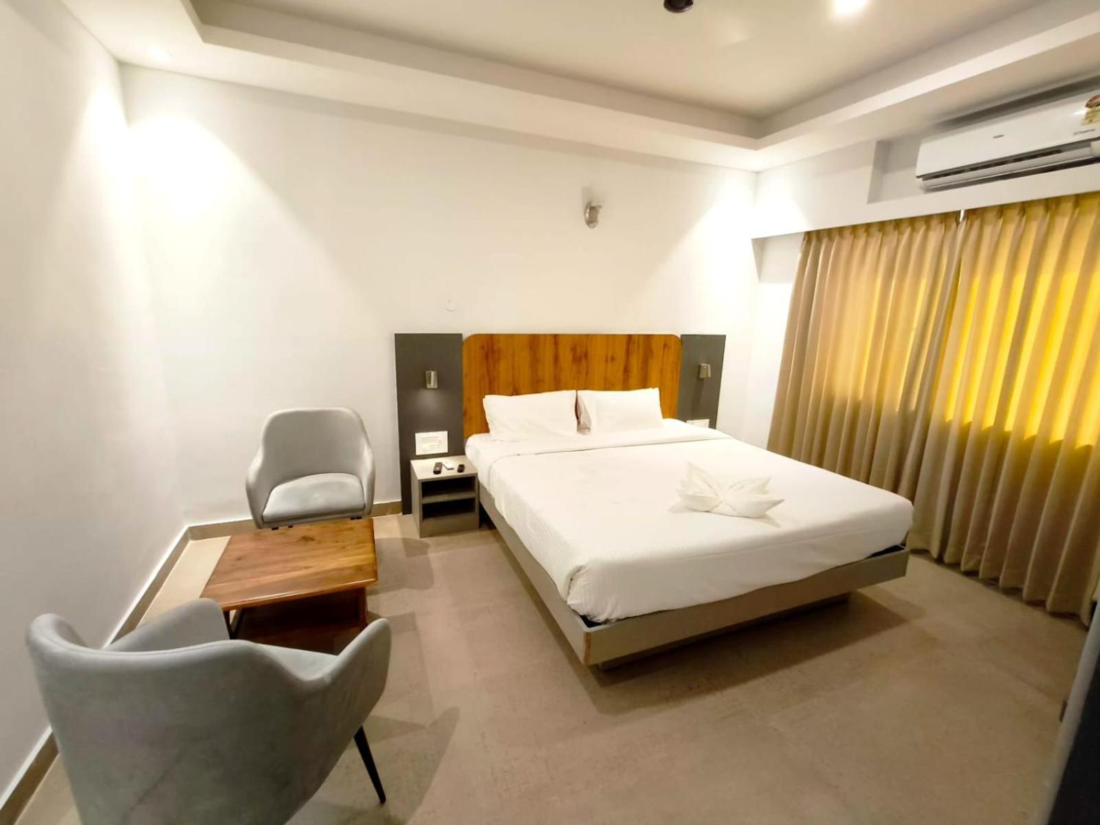 Hotel Gsr Tumkur Ngoại thất bức ảnh